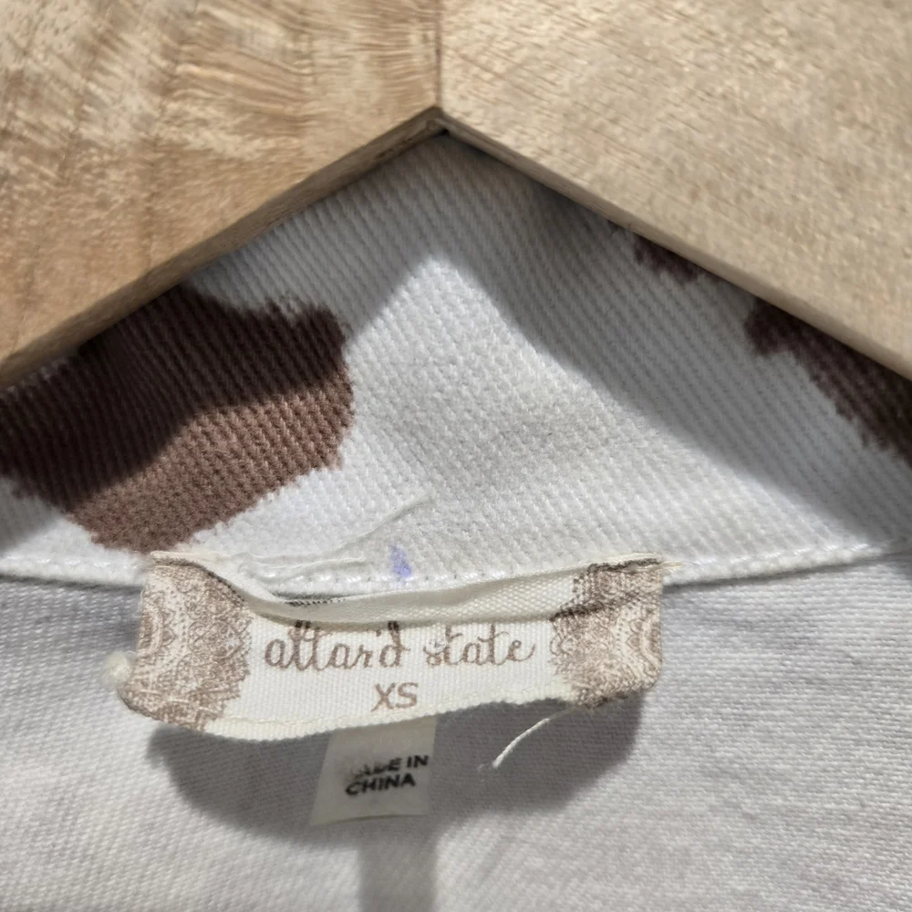 Altar'd State Cropped Fringe Cow Print Denim Cowgirl Rodeo Jean Jacket Size XS - Picture 2 of 4